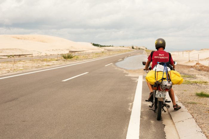 Piesočné duny vo Vietname cestou na motorke. Neturistická oblasť.